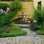 Zum Hirschstein Apartman *